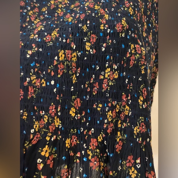 I the wind black blouse floral top small - Picture 6 of 7